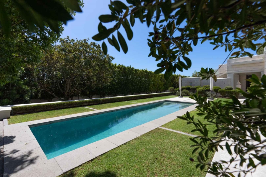 7 Bedroom Property for Sale in Fresnaye Western Cape